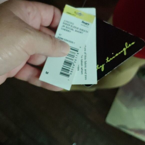 Beautiful red dress   - Picture 4 of 4